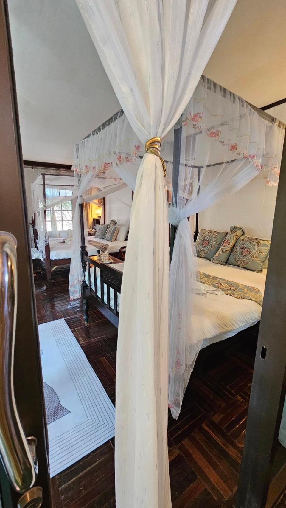 The Antique Riverside Resort Ban Pong  Ngoại thất bức ảnh